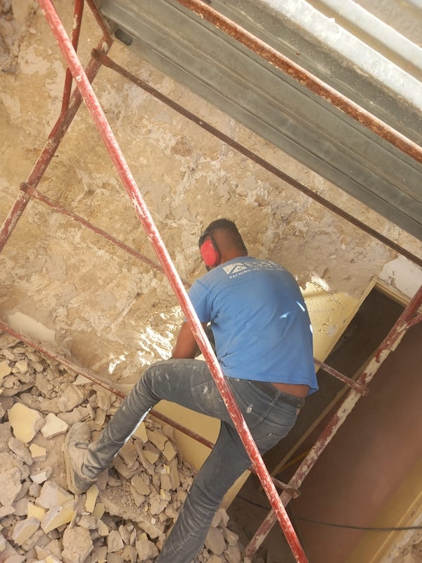 8cfaa25e-94db-49eb-b7de-f2be5510cf71-min